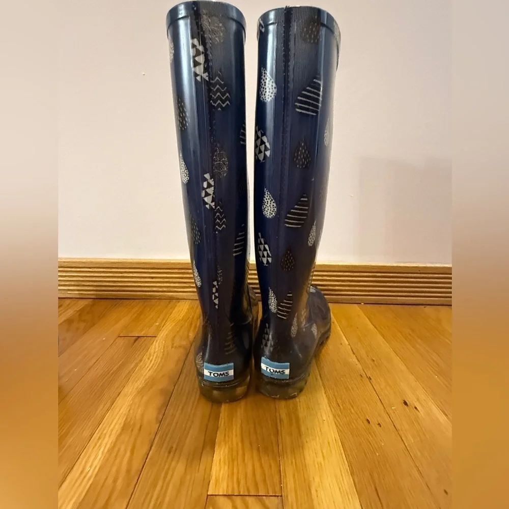 TOMS RAINDROP PRINT RAIN BOOTS WELLIES SIZE 8
